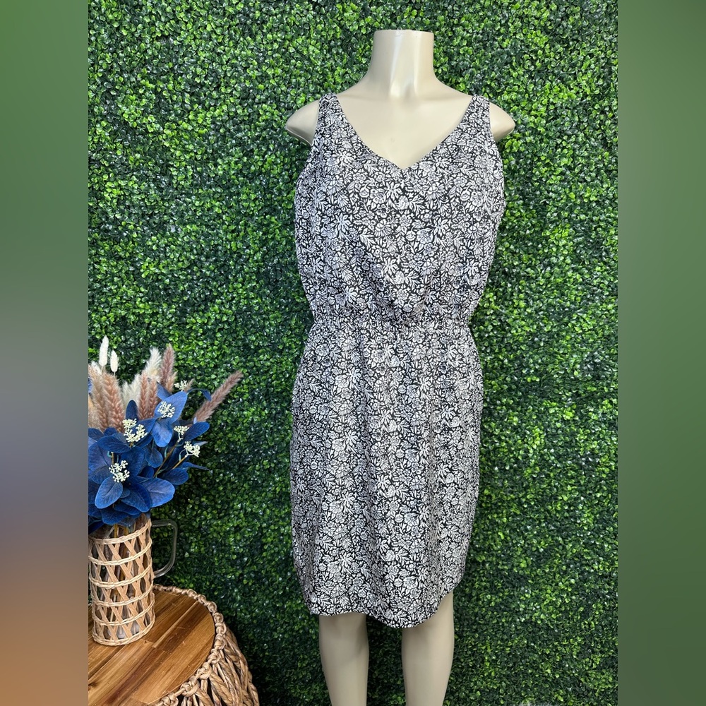 LOFT Black and White Sleeveless V-Neck Sundress